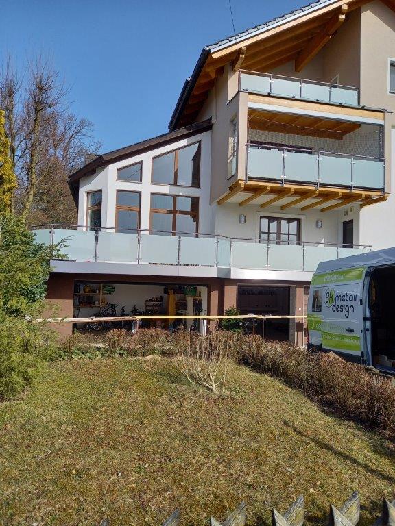 Glasgeländer Niro mit Edelstahlblende